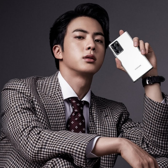 Meet your Posher, Fernanda - Picture 1 of 1